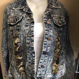 Acid wash jean jacket with camouflage 🧥